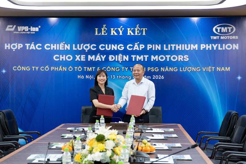 Ông Bùi Quốc Công – Phó Chủ tịch Hội đồng quản trị TMT đại diện TMT ký Hiệp nghị hợp tác với PSG Phylion.